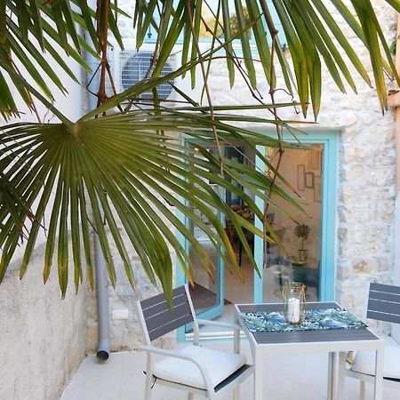 Bezauberndes Steinhaus Mit Garten In Der Altstadt Von Ровинь Экстерьер фото