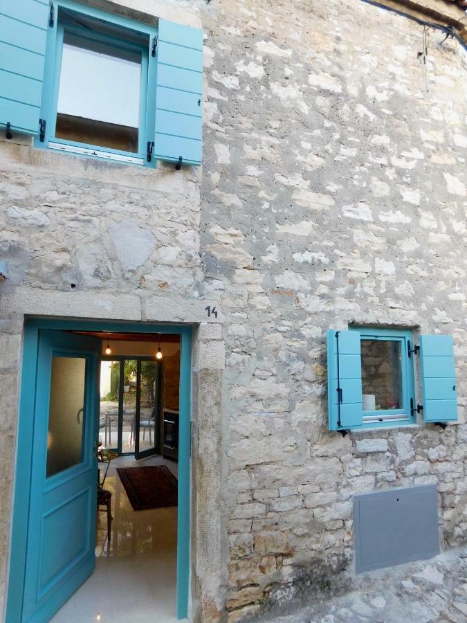 Bezauberndes Steinhaus Mit Garten In Der Altstadt Von Ровинь Экстерьер фото